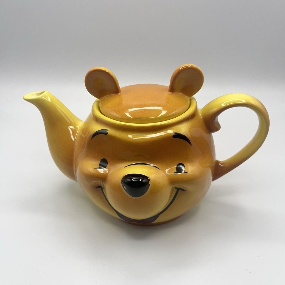 Winnie the Pooh- 5.5” teapot - Disney Showcase - Cardew Design- year edition 200